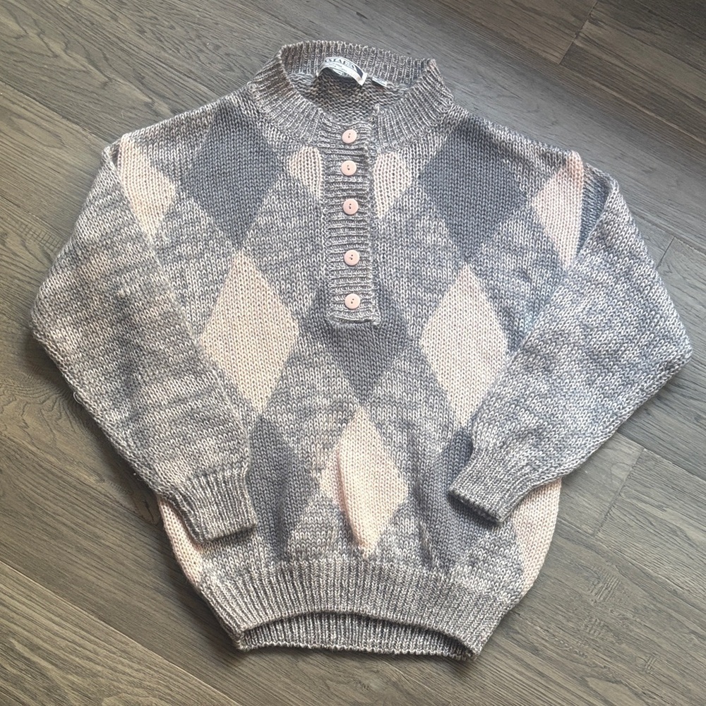 Astara | Vintage Gray and Salmon Pink Argyle Knit Sweater Size Medium